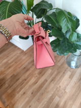 Karoline review photo