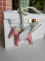 Karoline review photo