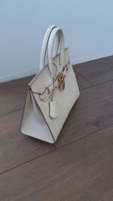 Vasilena G. review photo