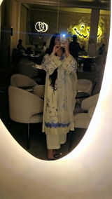 Amna Rizvi review photo