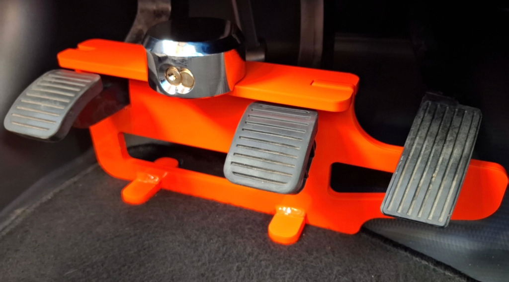 Kundenfoto vom eingebauten WOMOFIX PedalLock