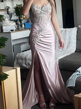 Kylie Gregory review photo