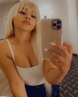 ariana review photo