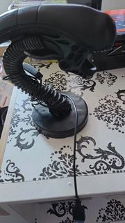 Kundenfoto für Alien-Guardian-Lampenständer als Harzskulptur — Gearfinch