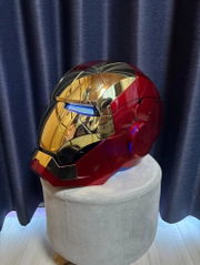Photo client de Masque Iron Man MK5 activé, visière motorisée — Gearfinch