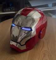 Photo client de Masque Iron Man MK5 activé, visière motorisée — Gearfinch