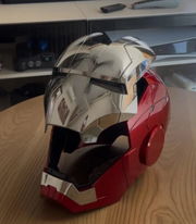 Photo client de Masque Iron Man MK5 activé, visière motorisée — Gearfinch