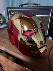Photo client de Masque Iron Man MK5 activé, visière motorisée — Gearfinch