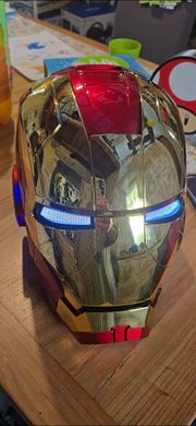 Photo client de Masque Iron Man MK5 activé, visière motorisée — Gearfinch