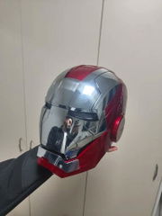 Photo client de Masque Iron Man MK5 activé, visière motorisée — Gearfinch