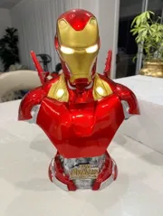 Klantfoto voor Iron Man MK50-beeld van hars met LED-verlichte Arc Reactor — Gearfinch