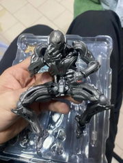 Kundenfoto für Age-of-Ultron-Actionfigur als Sammlerstück — Gearfinch