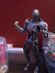 Kundenfoto für Age-of-Ultron-Actionfigur als Sammlerstück — Gearfinch