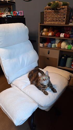 Sedia Ufficio Grande e Alta, Sedia Scrivania Ergonomica con Poggiapiedi, 145° Reclinable Poltrona Ufficio, Criss Cross Chair con Braccioli Ribaltabili in Tessuto Teddy, per Home Office, Beige