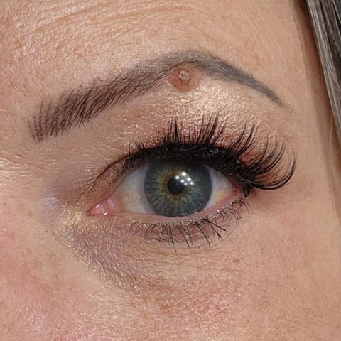 QMBeautiMag - Liquid Black Magnetic Eyeliner