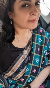 Sakshi review photo