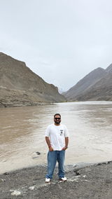 Vinay Adhikari review photo