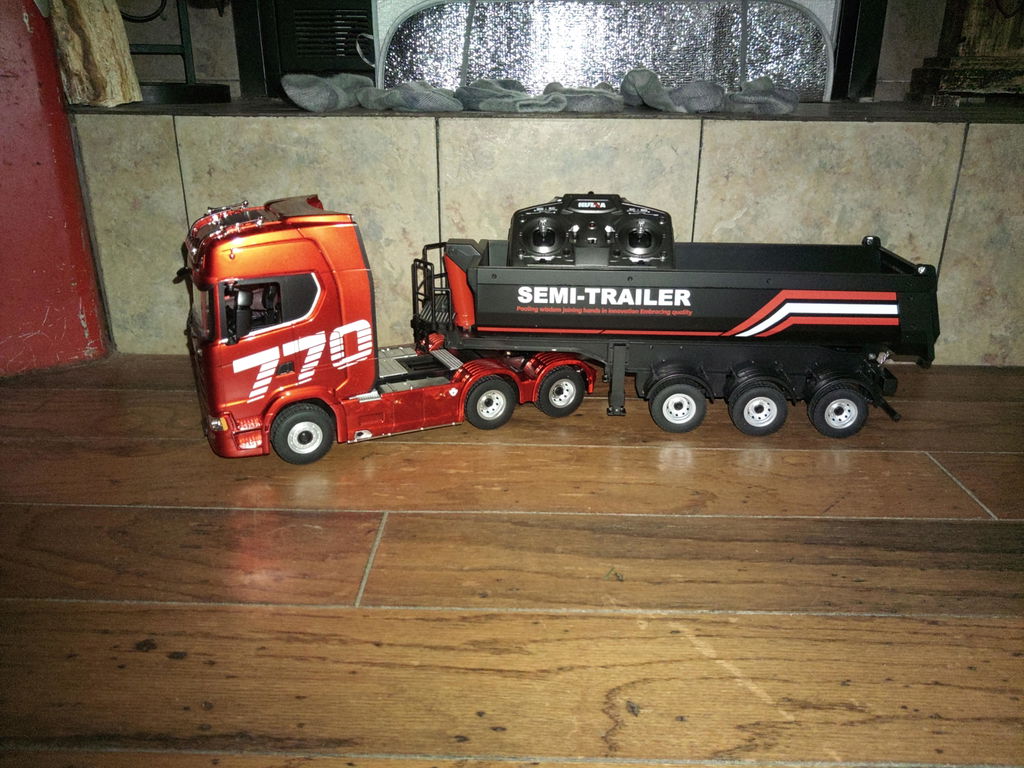 1/18 Scale 6x4 770S Heavy Duty Tractor Truck - RC Semi Trailer Model with Rear Wheel Drive