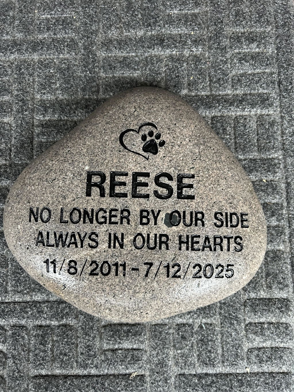Extra-Large Pet Stone Memorial