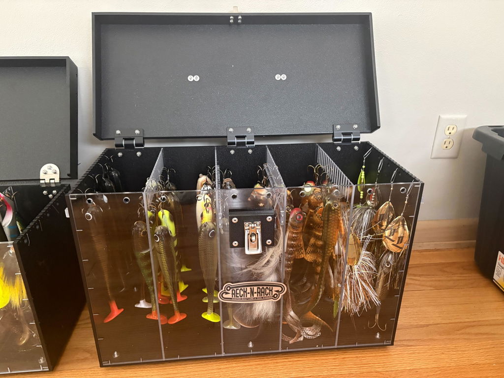 huskey tackle box Musky – Standard, Traveler, Troller & Night Prowler Z-Man Fishing Products most compartment contains 4 Salt Water Fly Fishing Size:7-9wt.