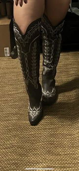 Ariana R. review photo
