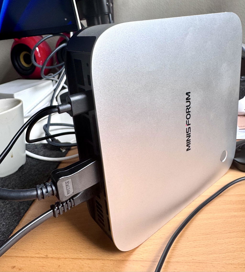 MINISFORUM AI X1 Pro Mini PC | AMD Ryzen™ AI 9 HX 470 | Copilot
