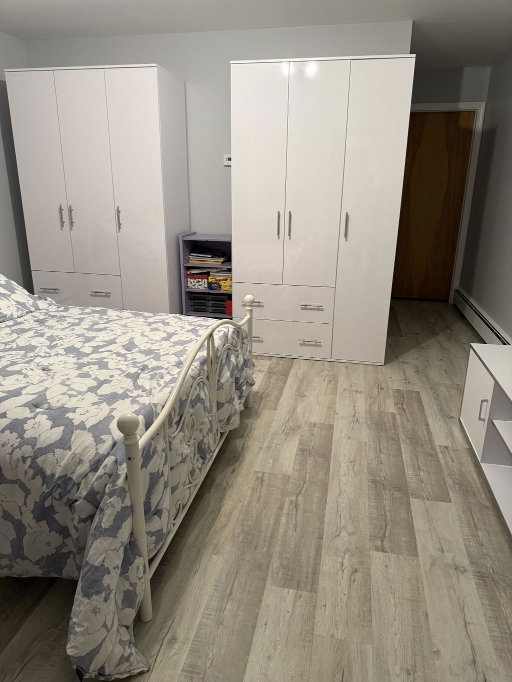 Orlando Glossy Closet Sizes Ranging 47"-80" in Black, White & Grey