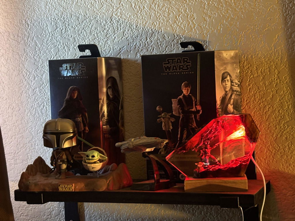 The Mandalorian Resin Lamp