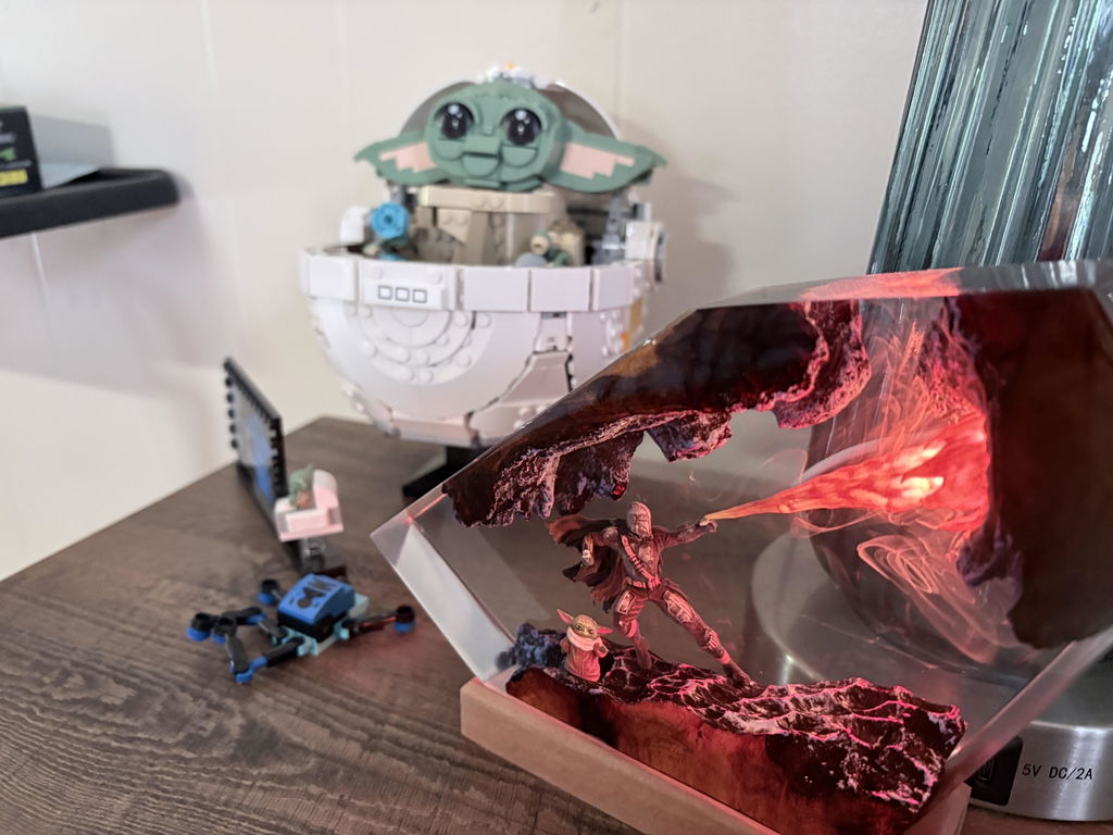 Deep Sea Octopus & Divers Resin Lamp