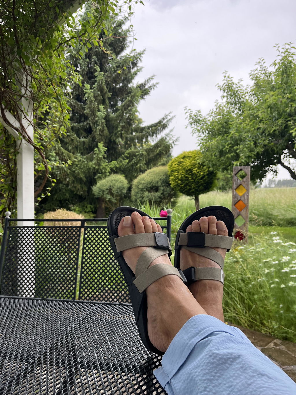 ESSENTIALS Sandalen