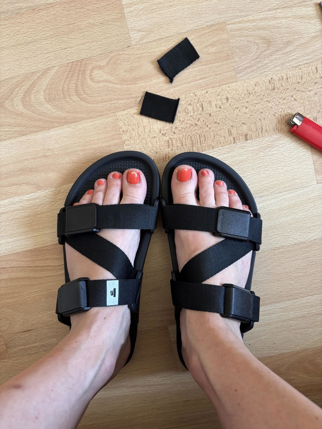 ESSENTIALS Sandalen