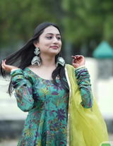 Saloni Walia review photo