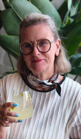 Saskia review photo