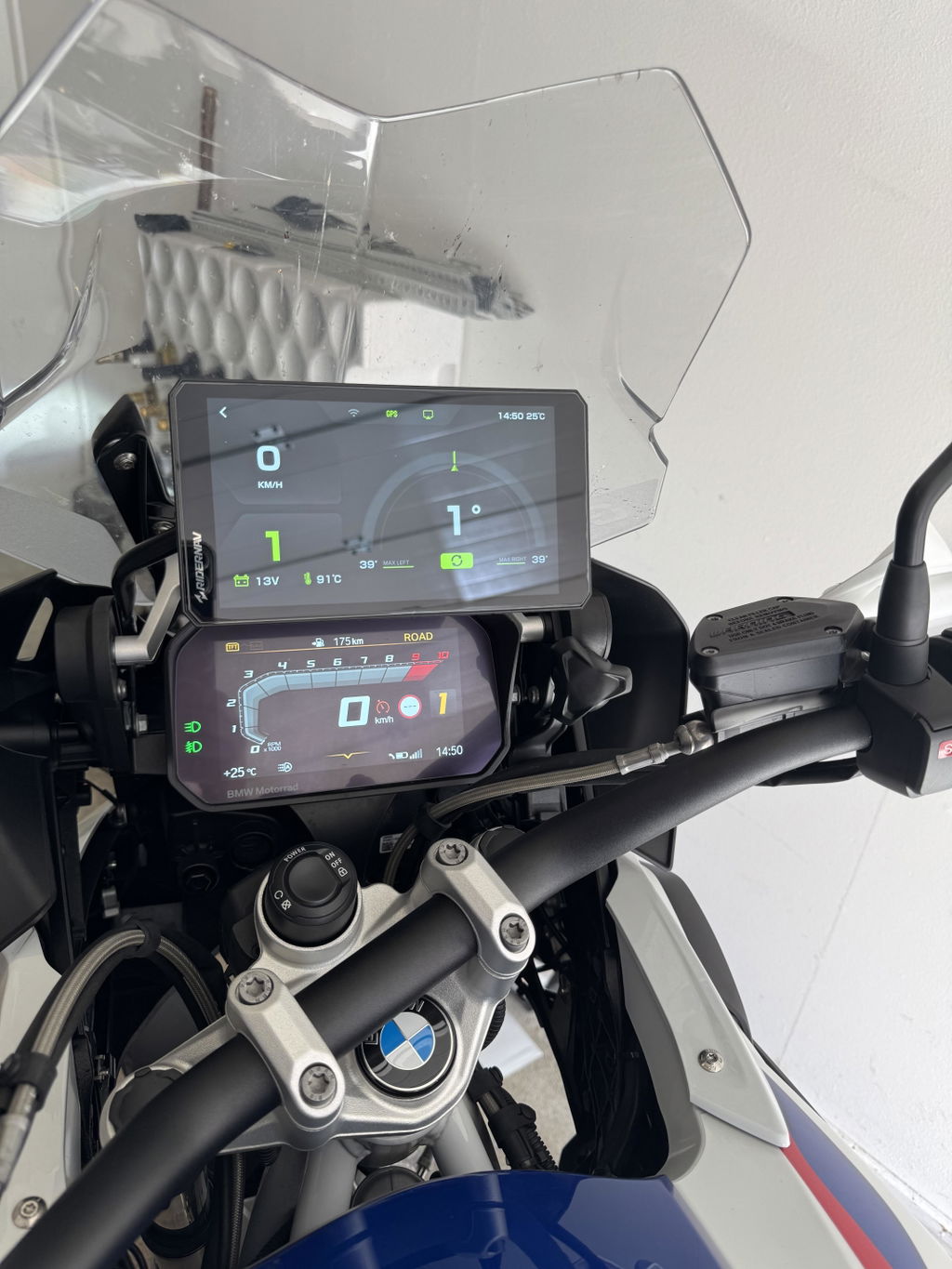 R7M BMW 7-inch Display: Built for BMW. Made for Control