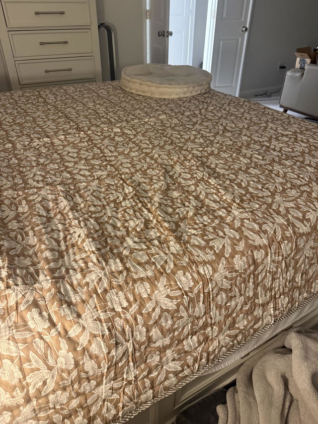 Customer photo of the Oak Brown Quilt