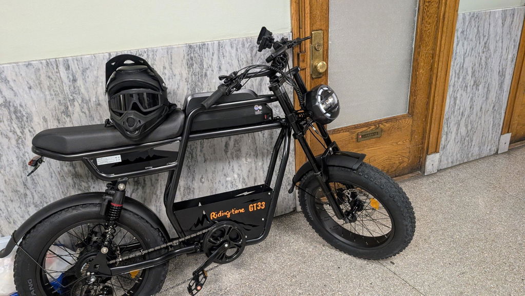 GT33 500W Canada-Friendly Cafe Racer Fat Tire Cargo Electric Bike