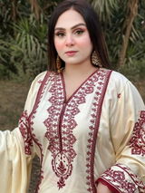 Momina Naqvie review photo