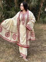 Momina Naqvie review photo