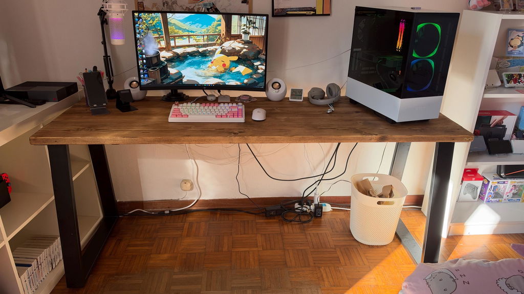FREJA: Reclaimed Trapezium Desk