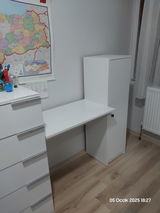 E. review photo