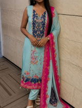 Veena kaushik review photo