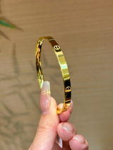A.J. review photo
