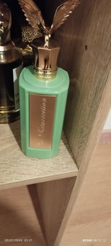 ‪.H. review photo