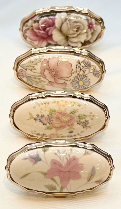 Vintage Lipstick Ring Holder w/Flip-Up Mirror - Scallop Oval Series