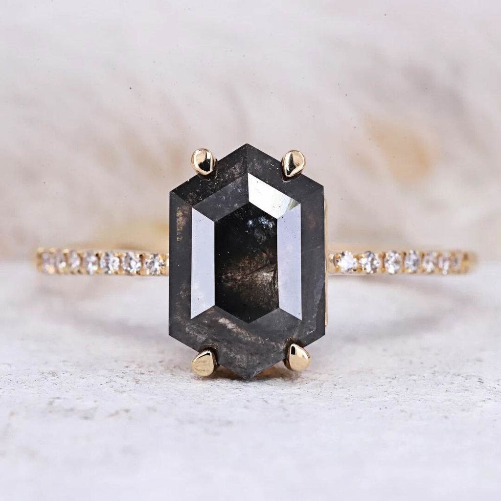H24 - Salt and pepper hexagon diamond