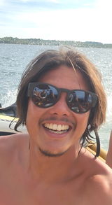 Andoni Locsin review photo