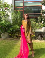 Zainab review photo