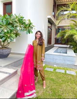 Zainab review photo
