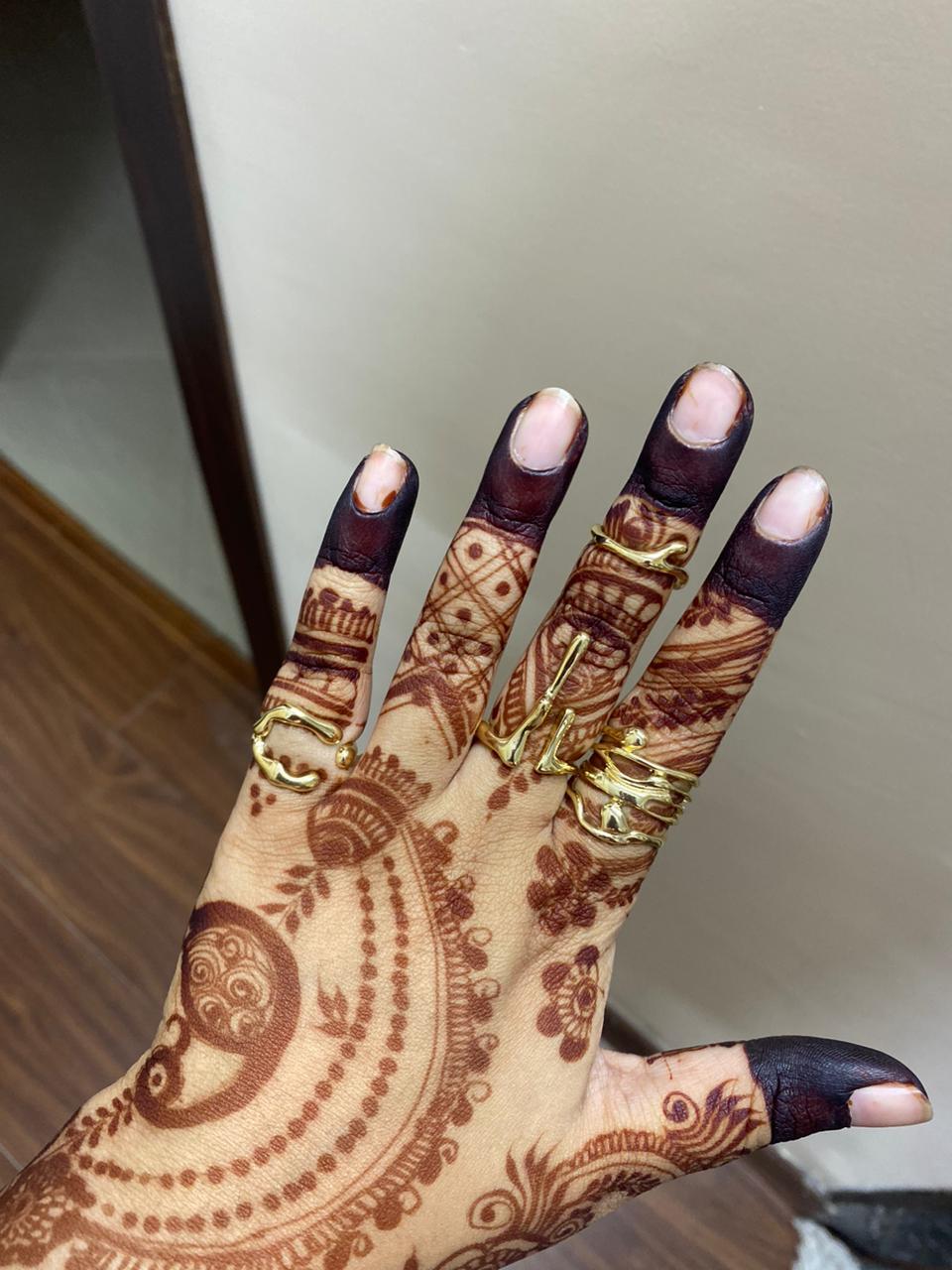 Aayushi review photo