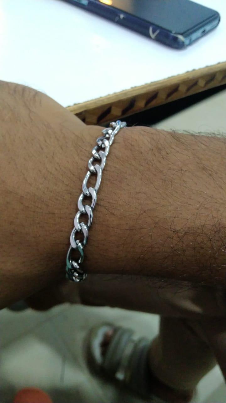 Maahi review photo